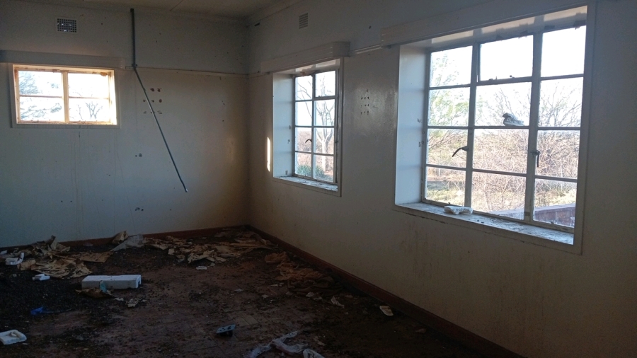 2 Bedroom Property for Sale in Aberdeen Eastern Cape